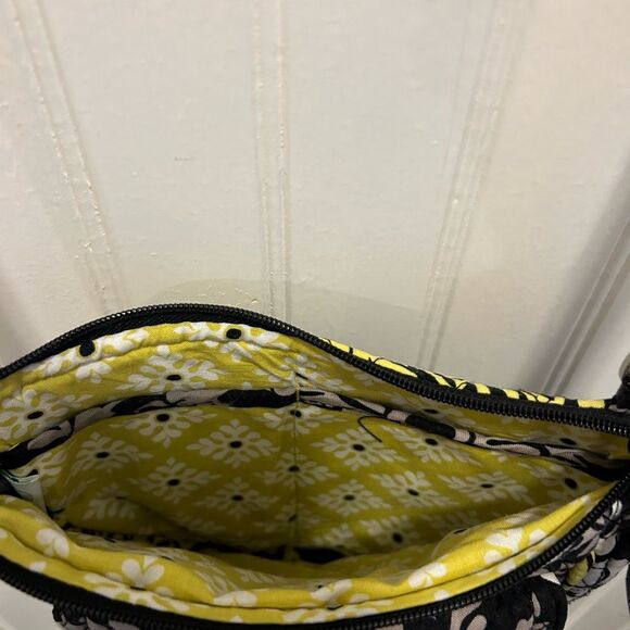 Vera Bradley small crossbody bag. - Picture 4 of 5